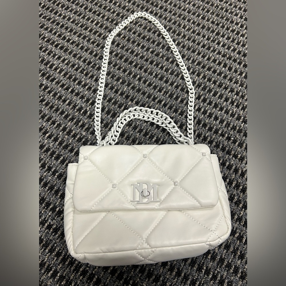Badgley Mischka Elegant White Quilted Handbag